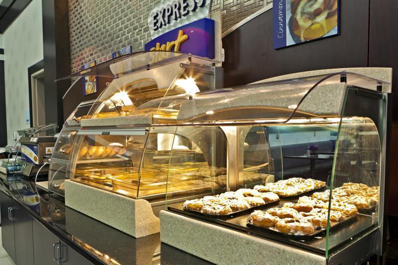 Holiday Inn Express & Suites Cleveland/Westlake By Ihg Dış mekan fotoğraf